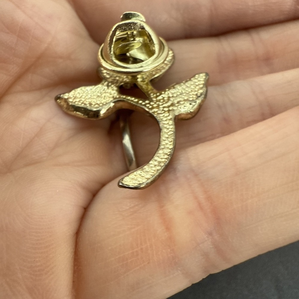 Vintage  Brushed Gold Tone Leaf Flower Rose Brooch Pin - Picture 5 of 6